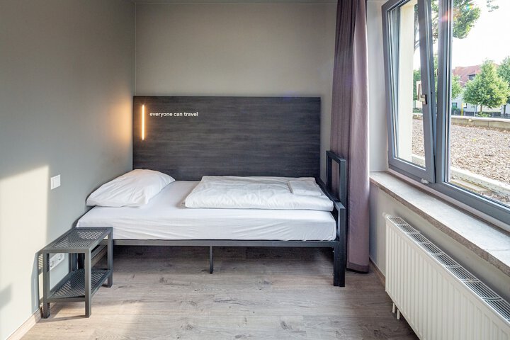 Room 9 of 32