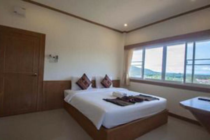 Room 6 of 16