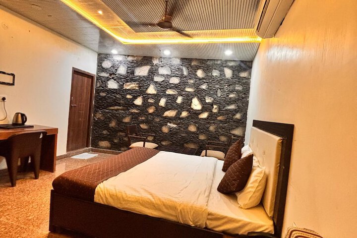 Room 3 of 42