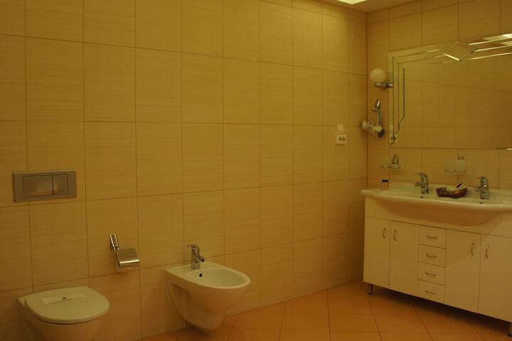 Room 15 of 33