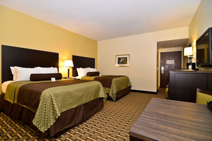 2 Queen Beds (4 of 14)