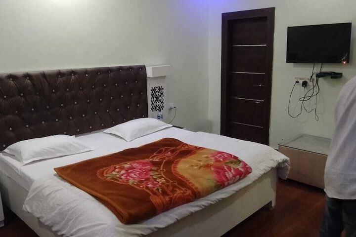 Room 13 of 43