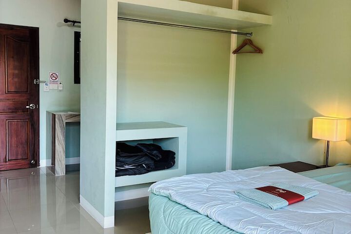 Room 9 of 28