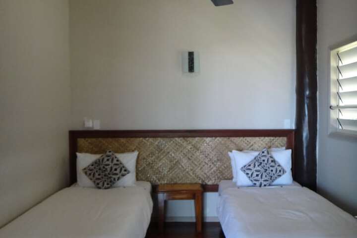 Room 9 of 122