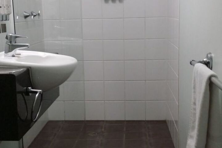 Room 10 of 29