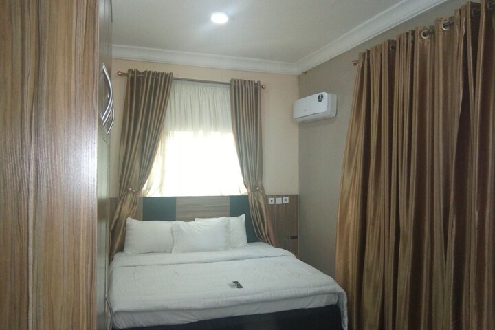 Room 10 of 21