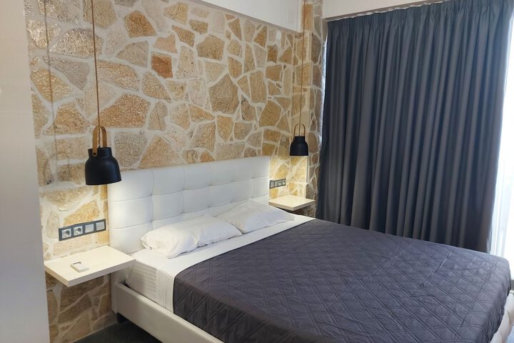 Room 16 of 106