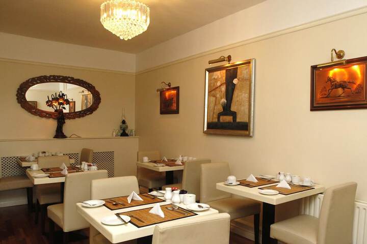 Dining 19 of 49