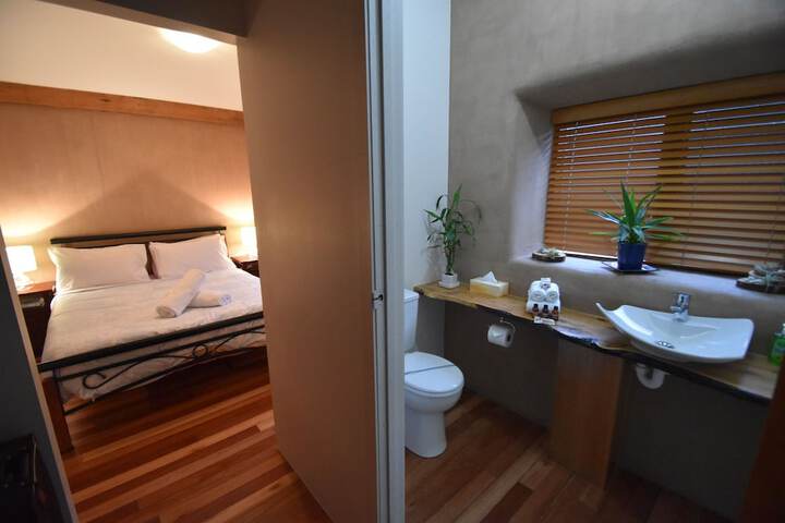 Room 10 of 12