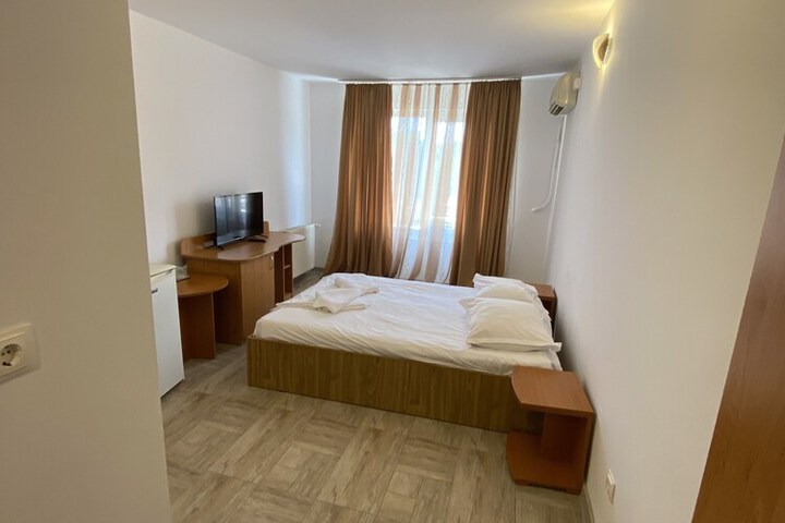 Room 14 of 27