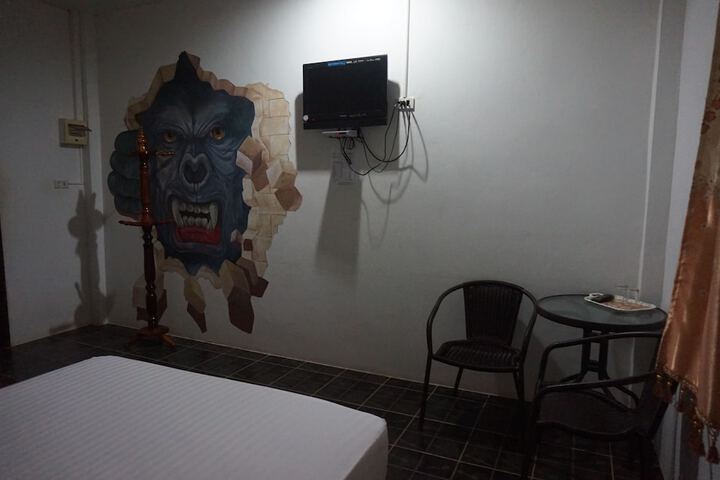 Room 13 of 19