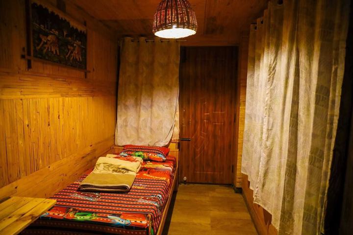 Room 37 of 195