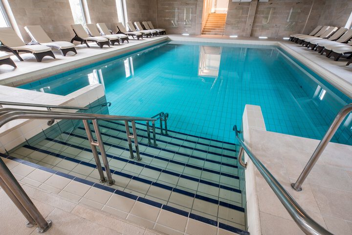 Hotel with Pool
