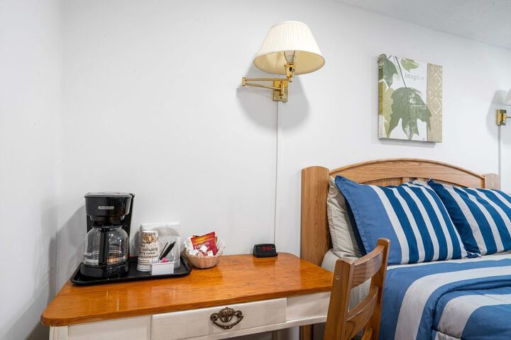 Room 3 of 28