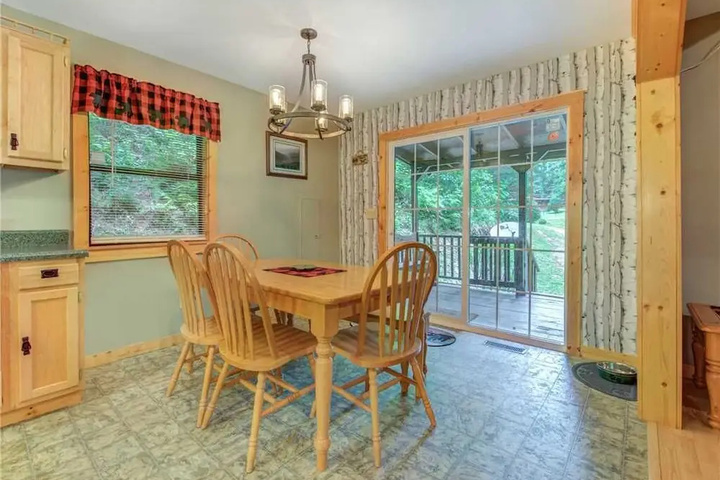 Eagle Creek 2 Bedrooms, Hot Tub, Porch, Sleeps 6
