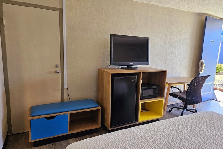 1 King Bed (24 of 31)