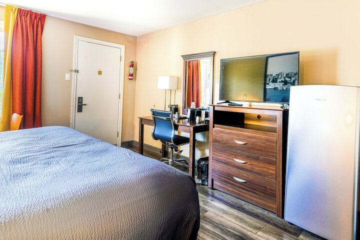 Room 6 of 71