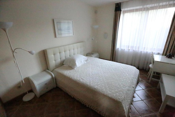 Room 3 of 10