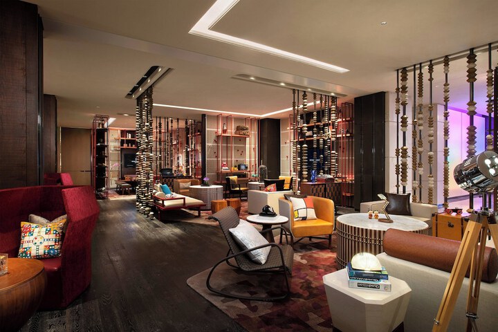 Lounge 83 of 118