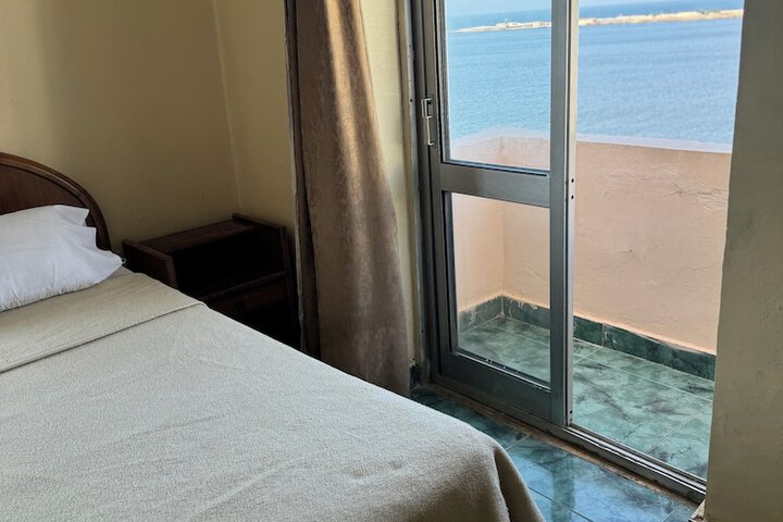 Room 6 of 31