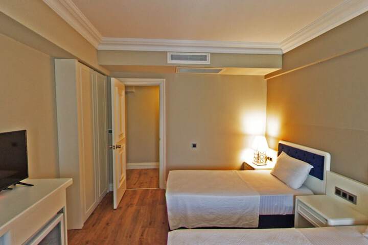 Room 12 of 65