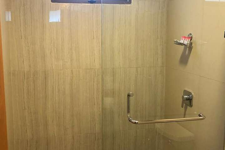 Room 7 of 8