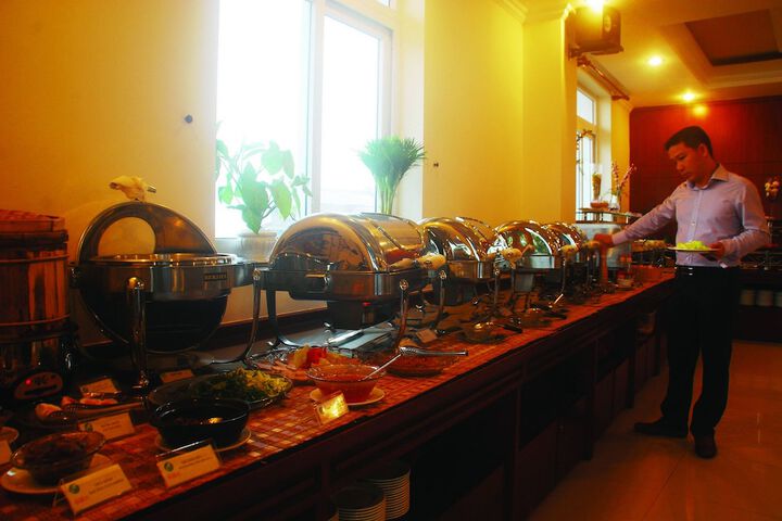 Breakfast/Coffee Service 26 of 33