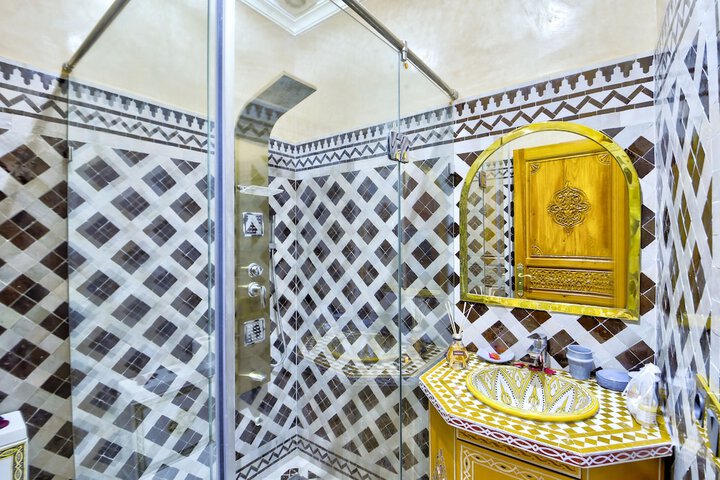 Room 50 of 96