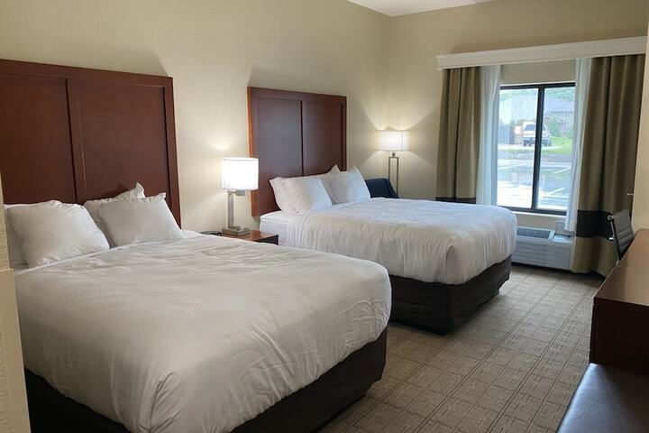 2 Queen Beds (9 of 14)