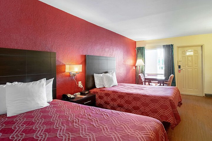 2 Double Beds (11 of 11)