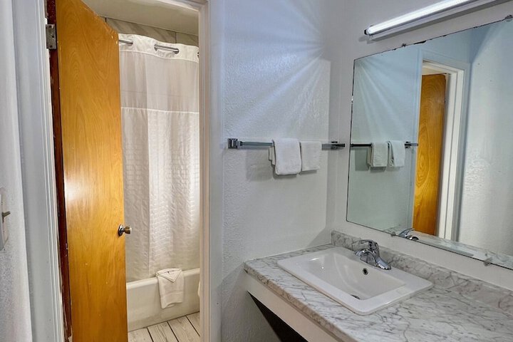 Room 18 of 18