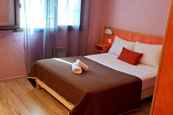 Room 2 of 44