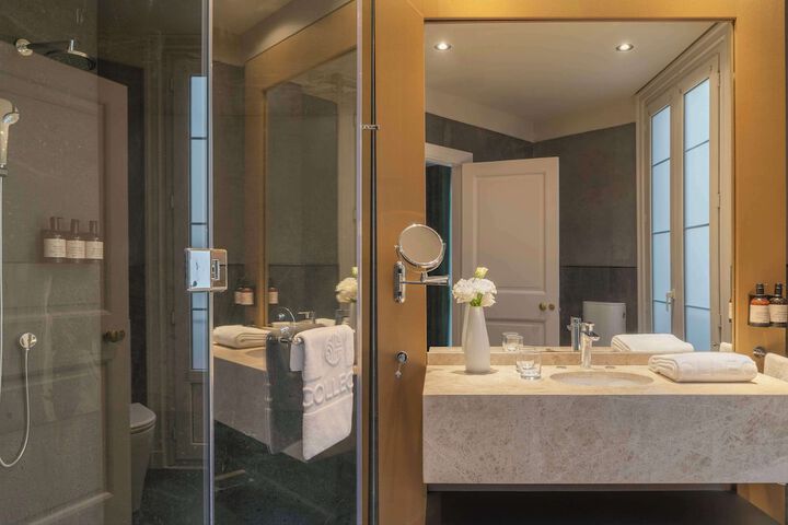 Bathroom Interior Photo