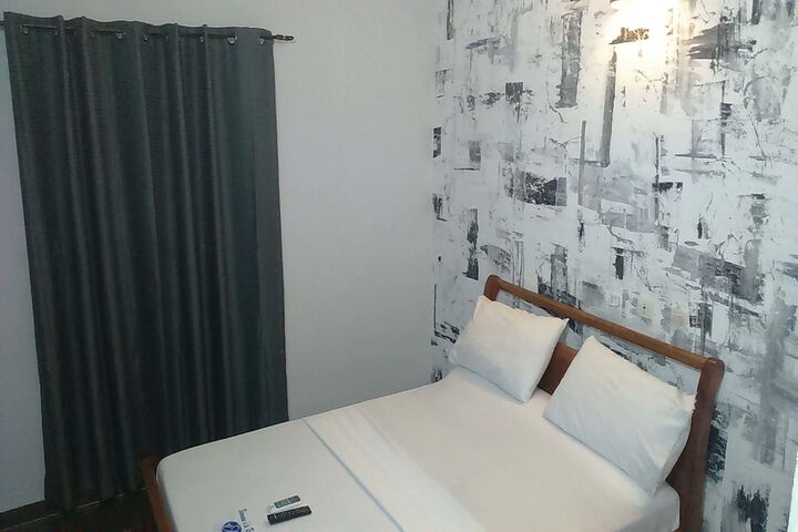 Room 5 of 10