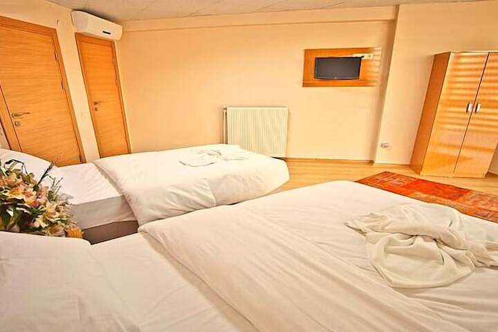Room 4 of 15