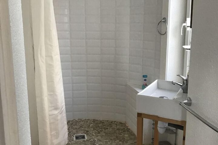 Room 11 of 16