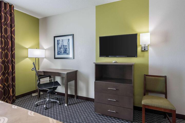 2 Queen Beds (1 of 6)