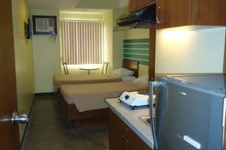 Room 7 of 9