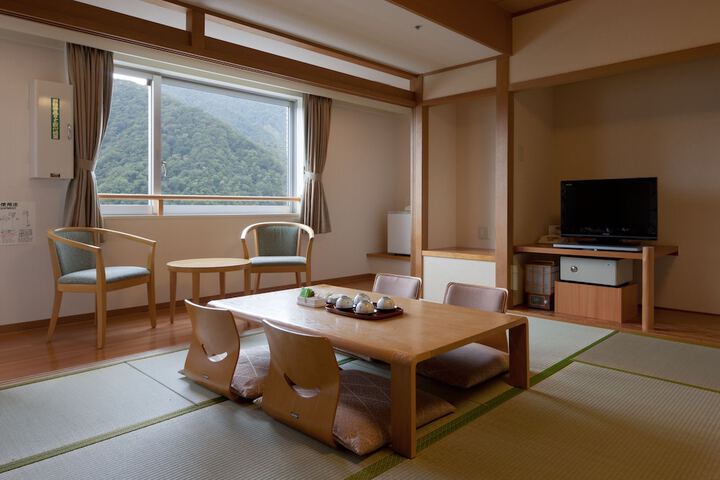 Room 7 of 39