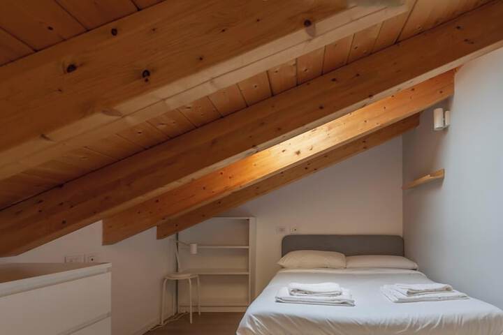 Room 9 of 27