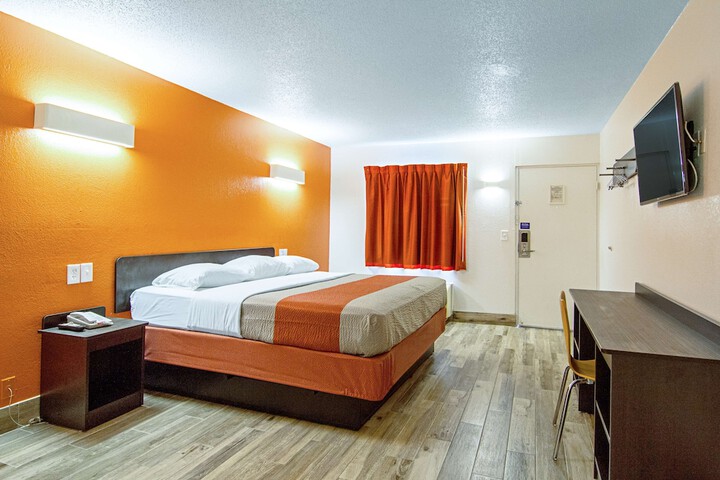 Room 15 of 42