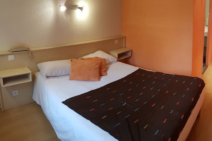 Room 6 of 38