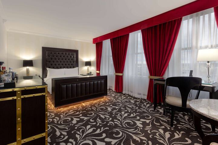 Superior King Bed (2 of 19)