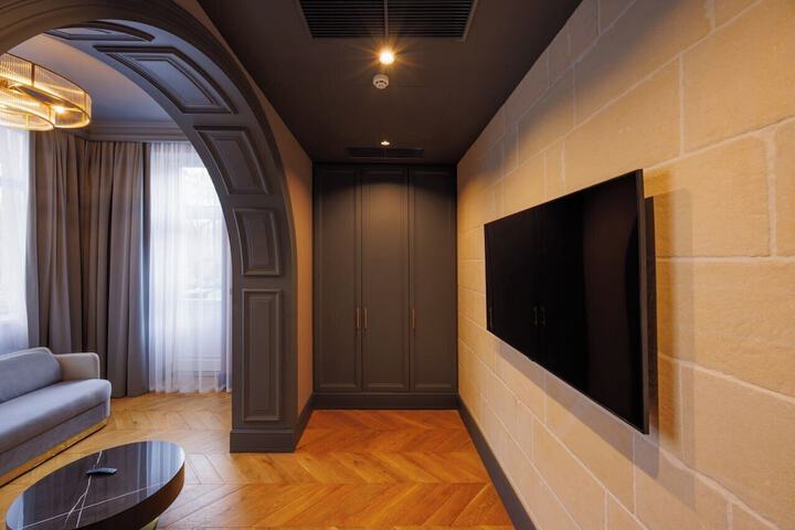 Room 16 of 73