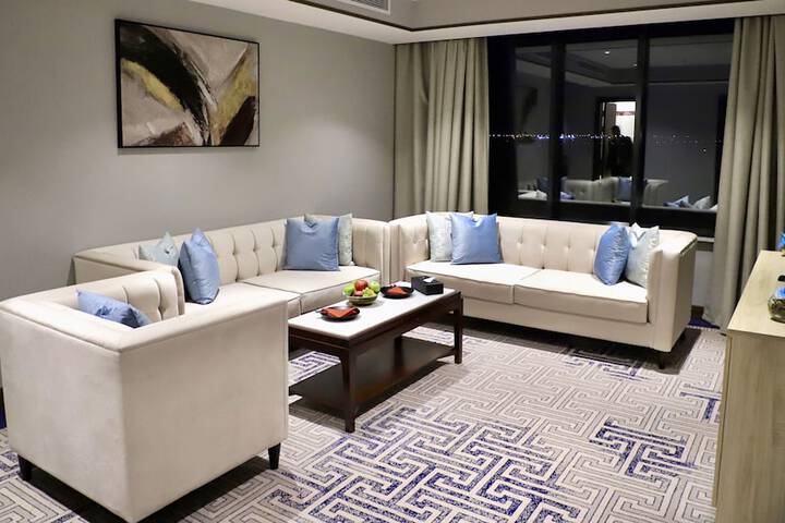Room 33 of 82