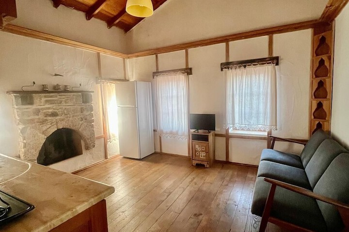Room 12 of 33
