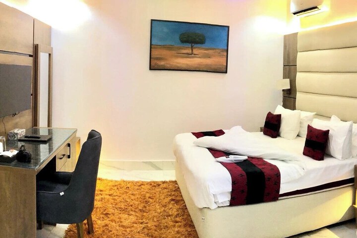 Room 3 of 33