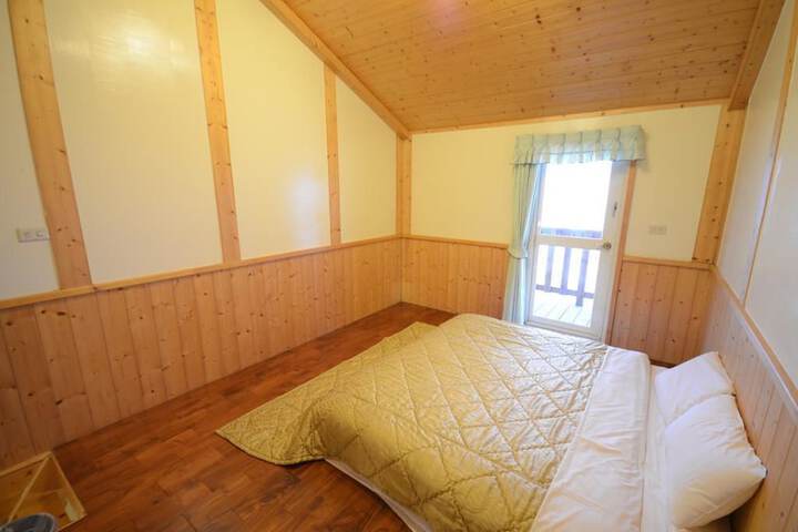 Room 12 of 32