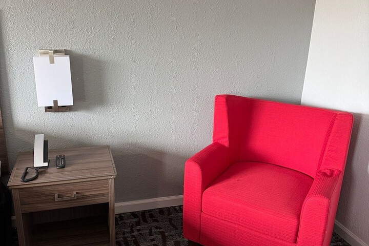 Room 6 of 8