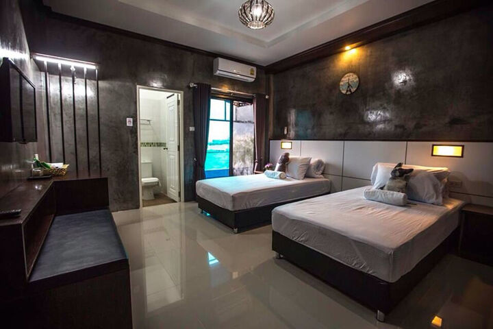 Room 4 of 17